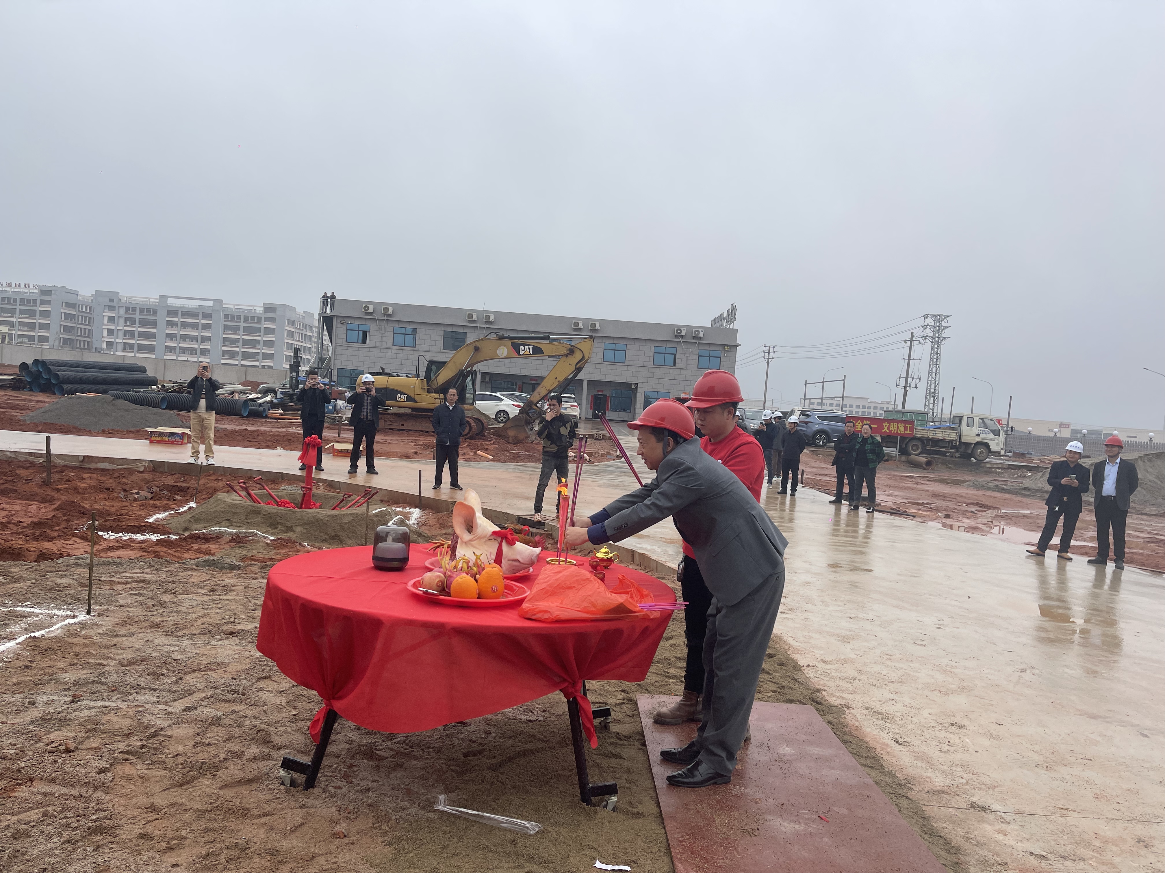 維一涂料第二生產(chǎn)基地開建動(dòng)土